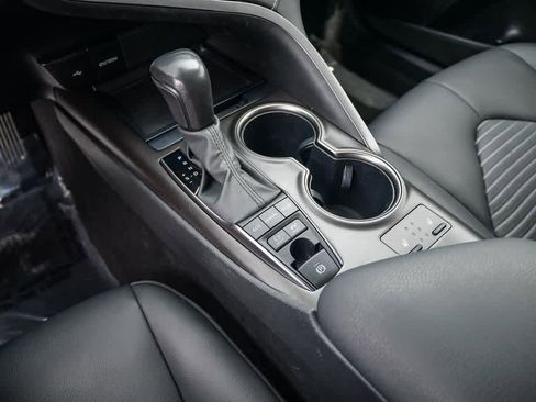 Used 2023 Toyota Camry SE w/ Cold Weather Package image 19