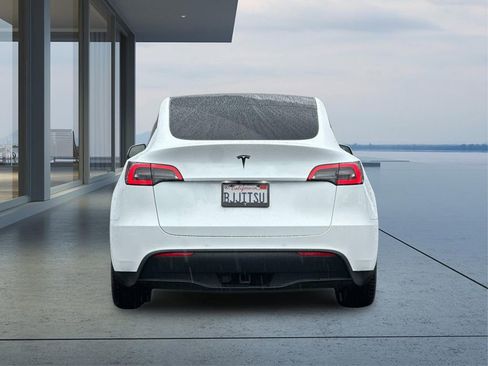 Used 2021 Tesla Model Y Long Range image 5