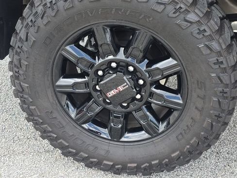 Used 2025 GMC Sierra 3500 AT4 w/ Technology Package AWD/4WD image 13