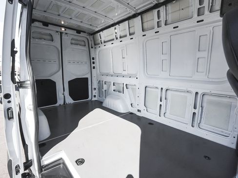 Used 2025 Mercedes-Benz Sprinter 2500 image 36