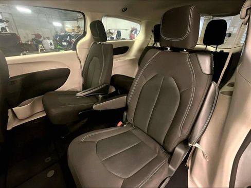 Used 2023 Chrysler Voyager LX FWD image 23
