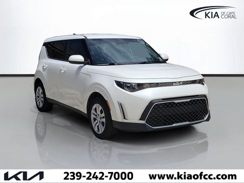 Used 2025 Kia Soul LX FWD image 1