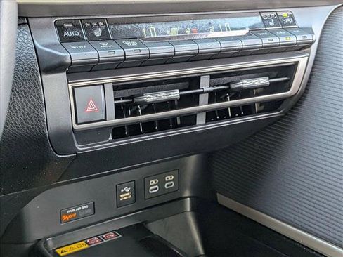 Used 2025 Toyota Camry SE image 14