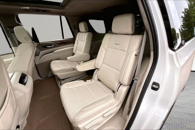 Used 2024 Cadillac Escalade Premium Luxury Platinum AWD/4WD image 16