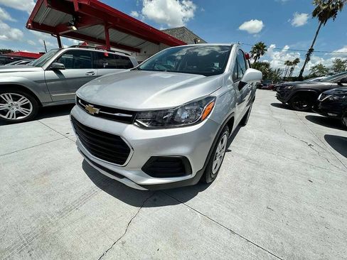 Used 2018 Chevrolet Trax LS FWD image 3