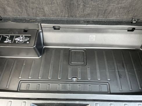 Used 2024 Subaru Ascent Premium w/ Convenience Package image 12