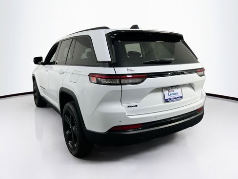 Used 2022 Jeep Grand Cherokee Altitude image 7