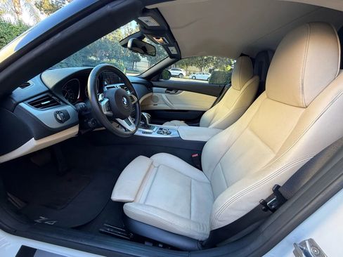 Used 2011 BMW Z4 sDrive35i image 18