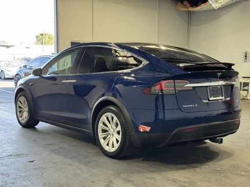 Used 2018 Tesla Model X 75D image 2