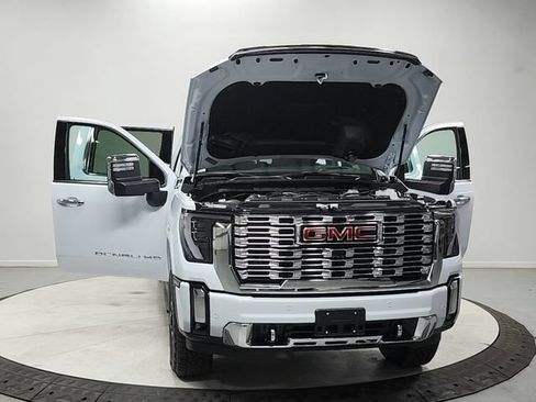 New 2026 GMC Sierra 2500 Denali w/ Denali Reserve Package AWD/4WD image 10