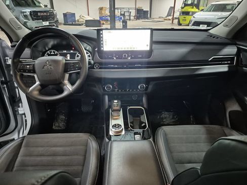 Used 2025 Mitsubishi Outlander SE AWD/4WD image 21