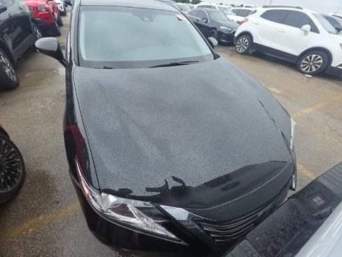 Used 2017 Lexus ES 350 w/ Luxury Package FWD image 2