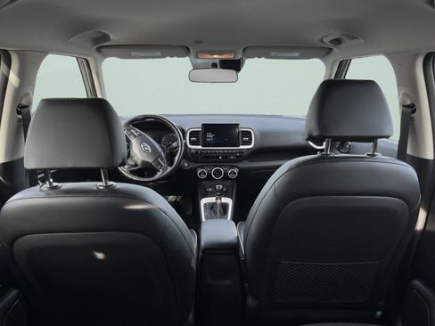 Used 2022 Hyundai Venue Limited image 13