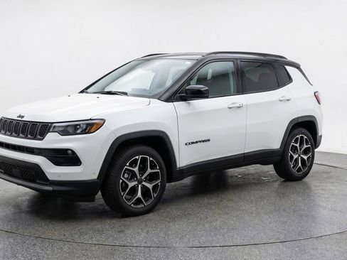 Used 2025 Jeep Compass Limited image 3