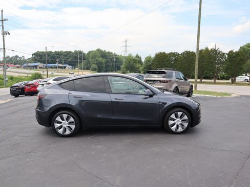 Used 2024 Tesla Model Y Long Range AWD/4WD image 11