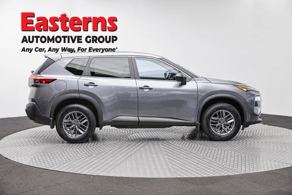 Used 2023 Nissan Rogue S AWD/4WD image 6