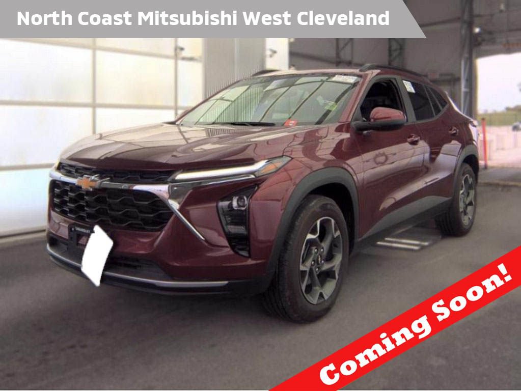 Used 2025 Chevrolet Trax LT w/ Driver Confidence Package FWD image 1