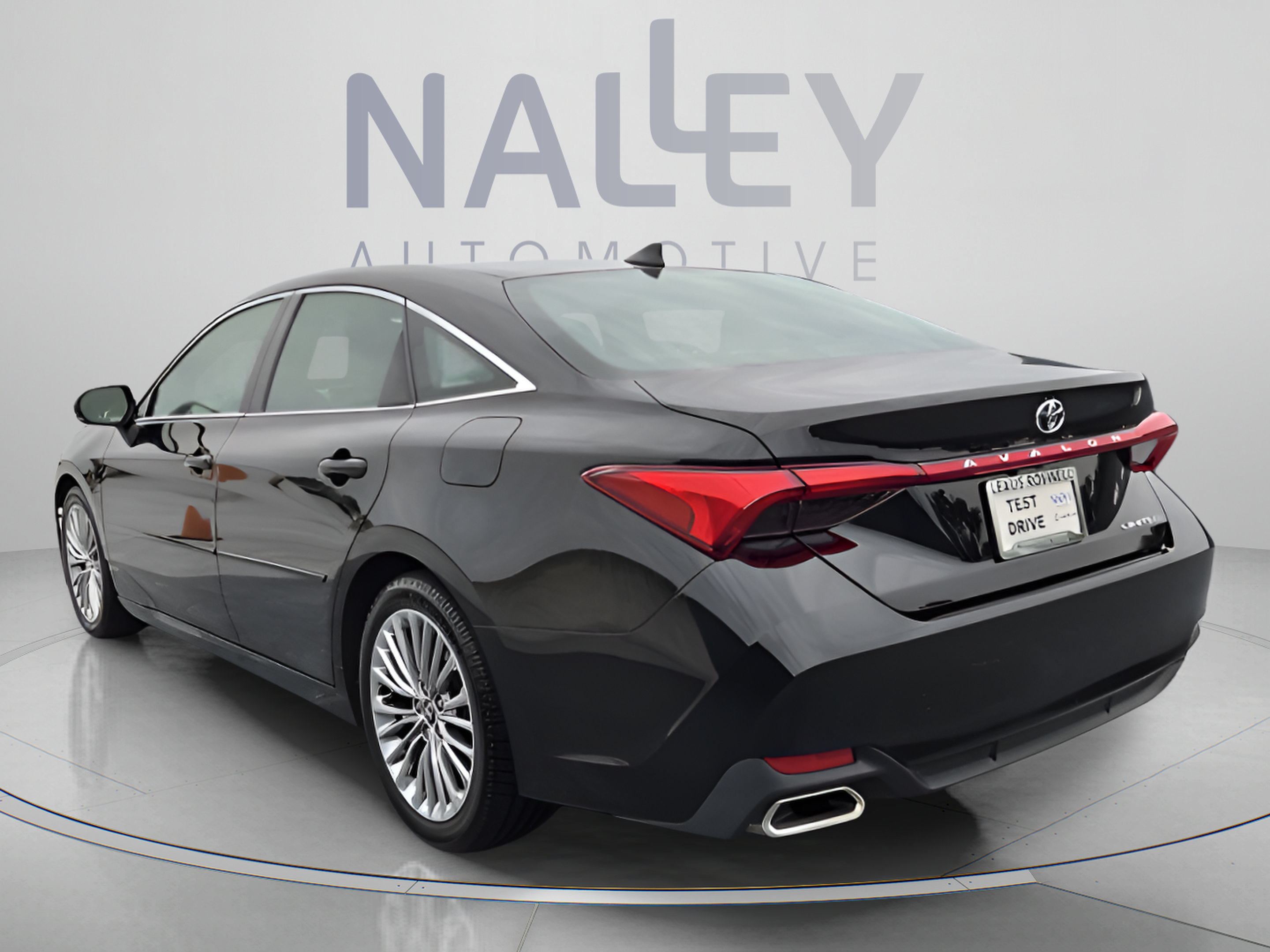 Used 2020 Toyota Avalon Limited FWD image 3