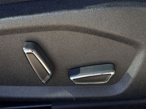 Used 2018 Ford Fusion SE w/ Fusion SE Technology Package image 28