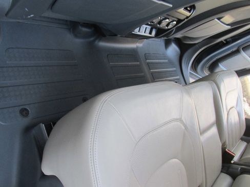 Used 2022 Land Rover Defender 110 SE image 49