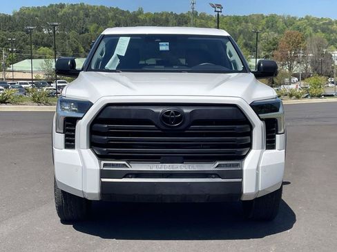 Used 2022 Toyota Tundra SR5 w/ SR5 Convenience Package AWD/4WD image 8