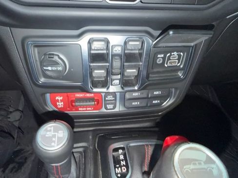Used 2021 Jeep Gladiator Rubicon AWD/4WD image 13