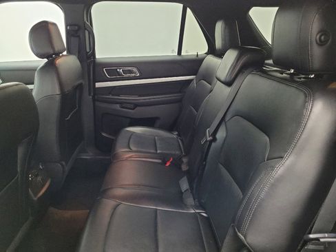 Used 2017 Ford Explorer XLT w/ Equipment Group 202A image 18