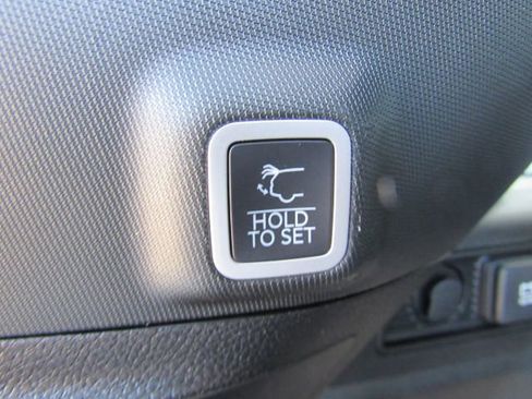 Used 2025 Jeep Grand Cherokee Altitude image 27