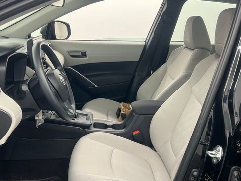 Used 2026 Toyota Corolla Cross L image 8