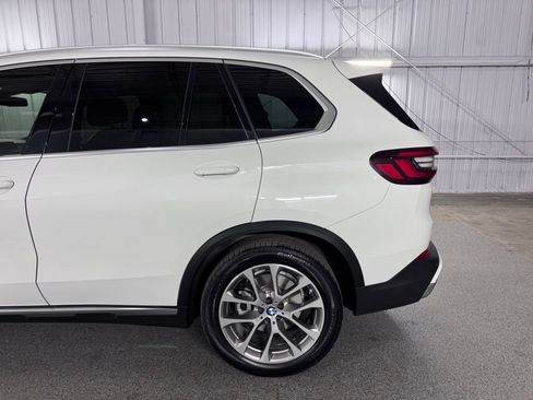 Used 2022 BMW X5 xDrive40i w/ Executive Package AWD/4WD image 14
