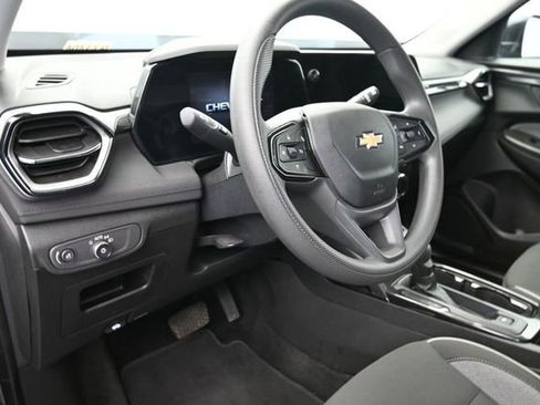 Used 2025 Chevrolet TrailBlazer LT AWD/4WD image 27