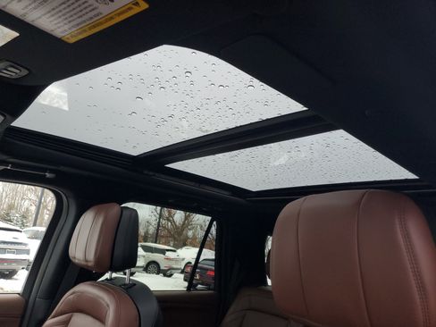 Certified 2025 Lincoln Navigator Reserve image 11