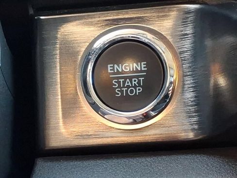 Used 2025 Ford F250 Lariat AWD/4WD image 27