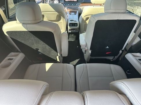 Used 2025 Mercedes-Benz GLS 450 4MATIC image 29
