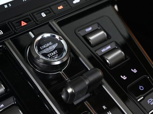 Used 2026 Aston Martin V8 Vantage Roadster image 24