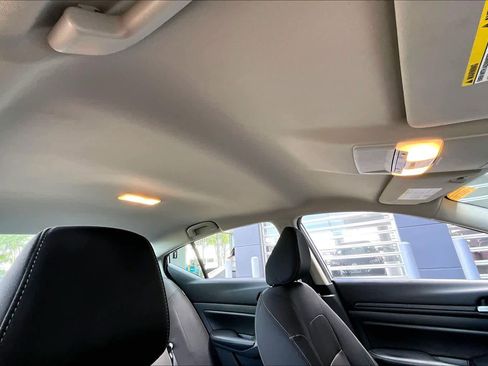 Used 2024 Nissan Altima 2.5 SV image 13