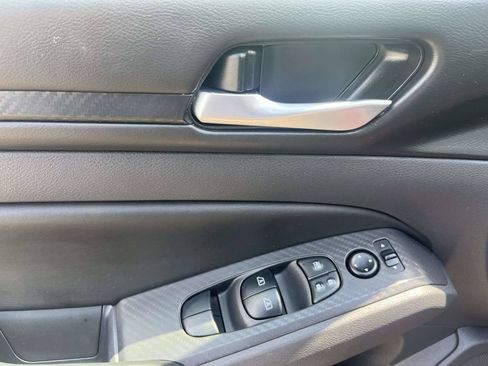 Used 2025 Nissan Altima 2.5 SV FWD image 15