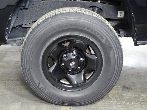 Used 2021 Toyota Tacoma SR5 RWD image 38