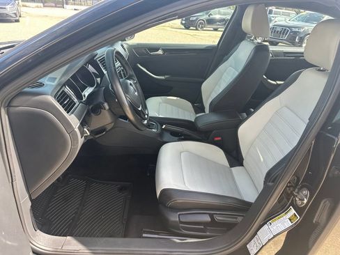 Used 2015 Volkswagen Jetta Sport FWD image 12