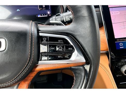Used 2023 Jeep Grand Cherokee Summit AWD/4WD image 12