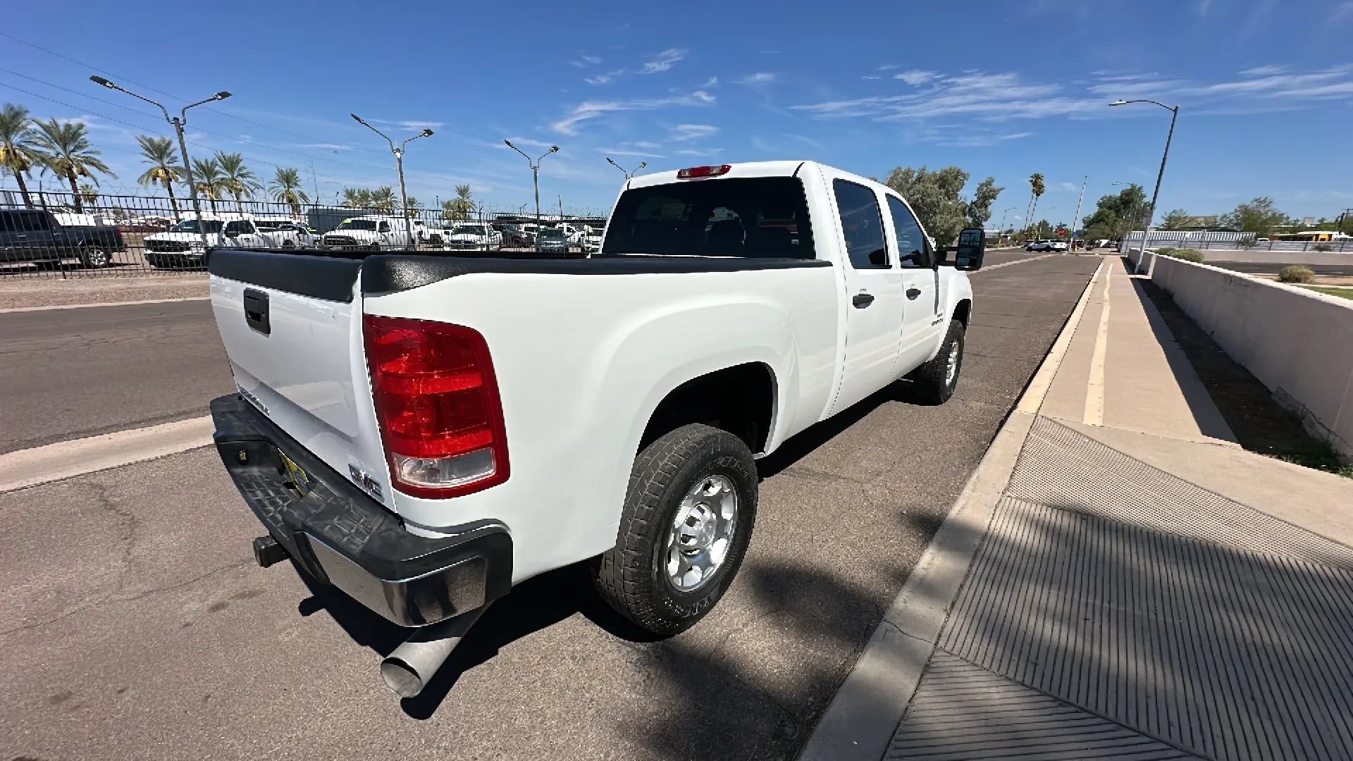 Used 2008 GMC Sierra 2500 SLE w/ Z71 Off-Road Package AWD/4WD image 5