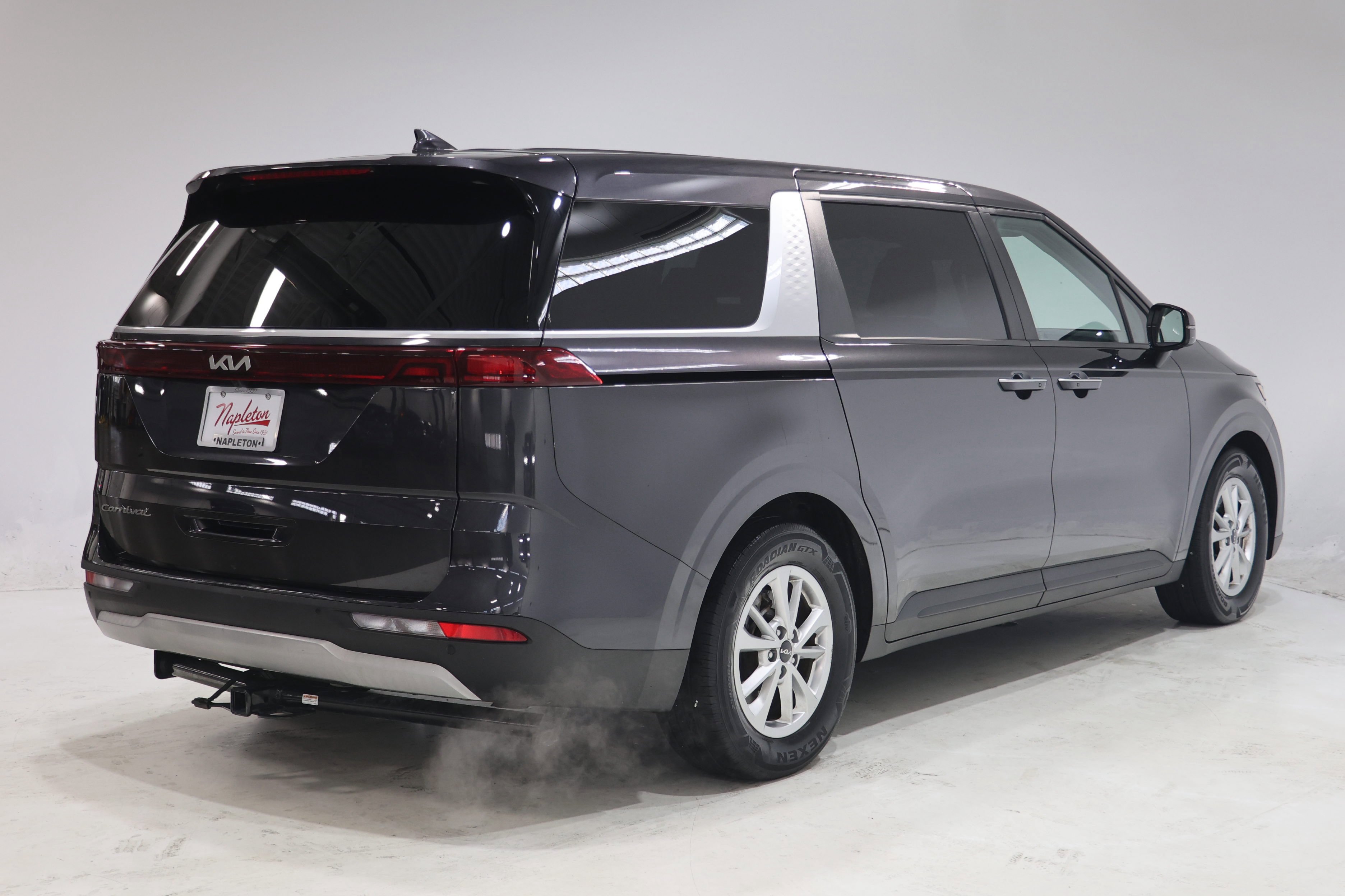 Used 2022 Kia Carnival LX FWD image 8