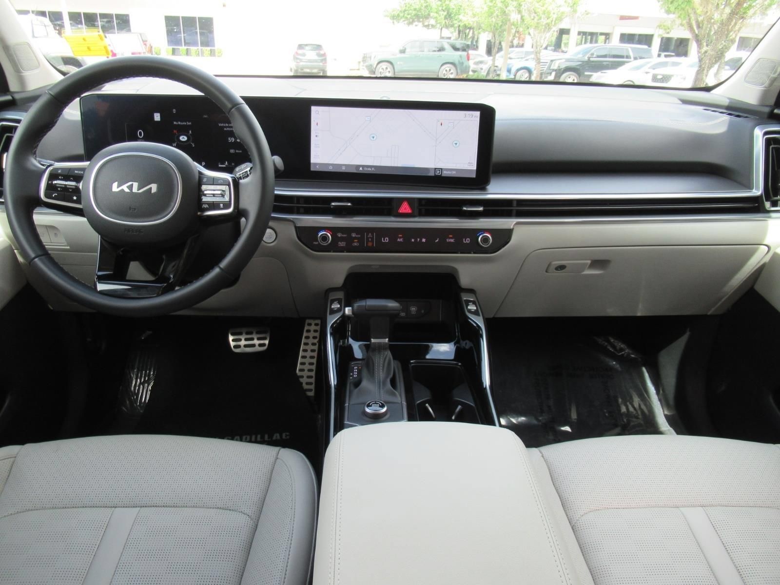 Used 2025 Kia Sorento SX FWD image 12