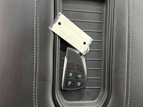 Used 2021 GMC Yukon XL SLE image 32