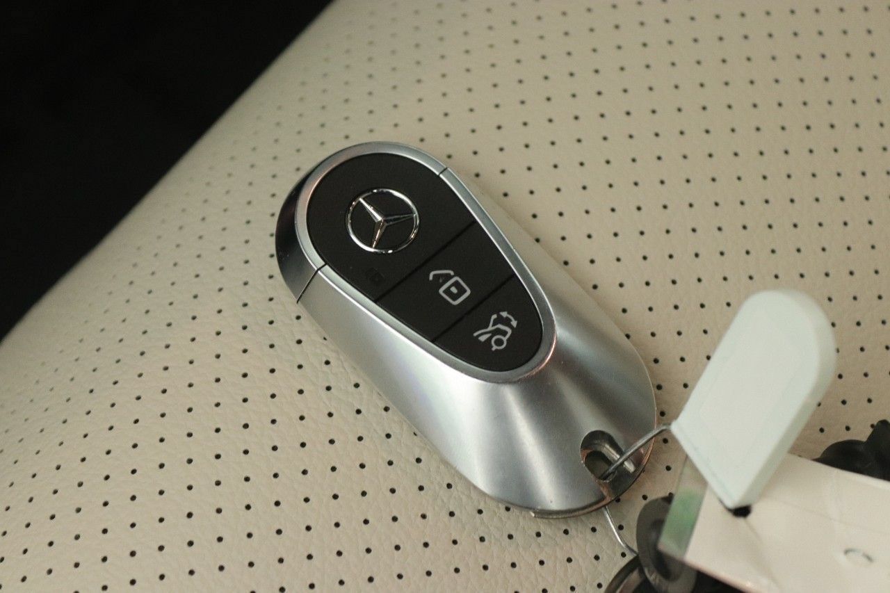 Used 2025 Mercedes-Benz GLC 350e 4MATIC image 23
