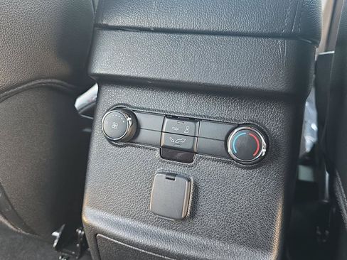 Used 2019 Ford Explorer XLT w/ XLT Sport Appearance Package AWD/4WD image 23