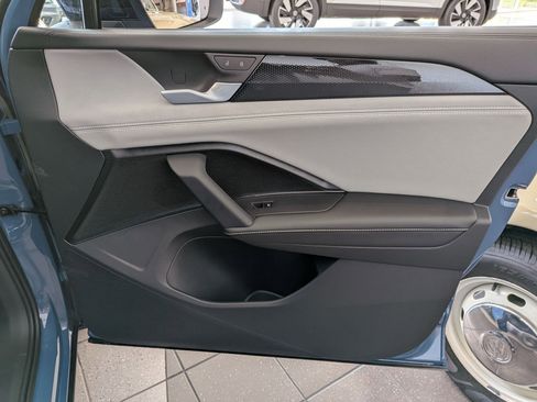 New 2026 Volkswagen Tiguan SE R-Line FWD image 30