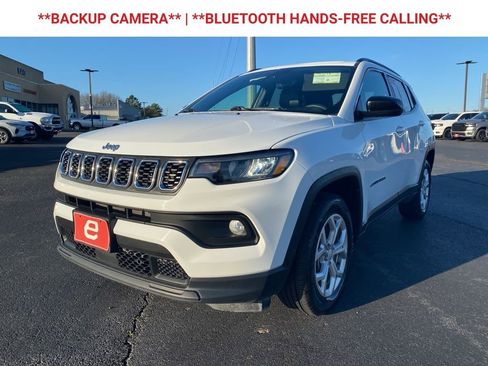 Used 2024 Jeep Compass Latitude image 3