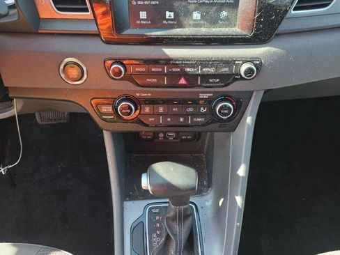 Used 2017 Kia Niro LX FWD image 17