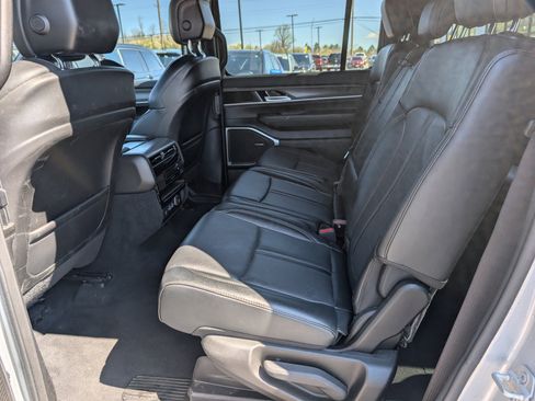 Used 2024 Jeep Wagoneer L Series II w/ Flexible Seating Group image 17